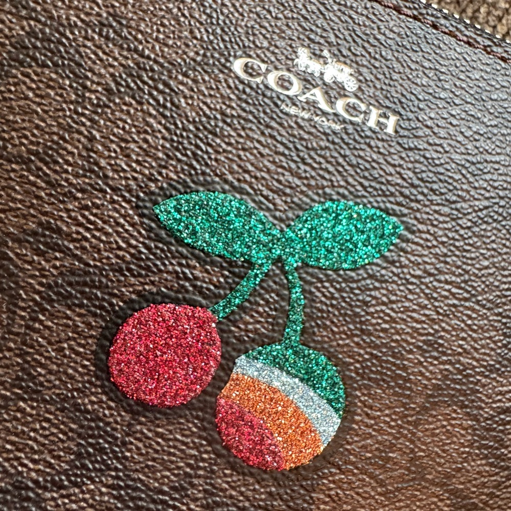 COACH F31891 Corner Zip Wristlet Signature Cherry - NWT - Picture 4 of 6